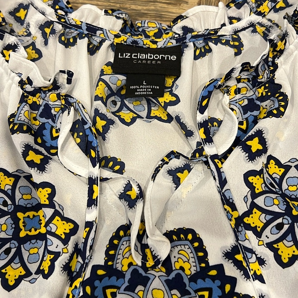 Liz Claiborne Women’s Large Shirt - White with Blue and Yellow Print